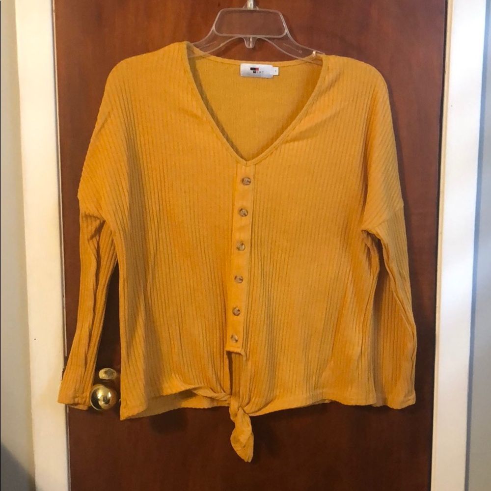 NWOT AUSTRALIAN TIE TOP - GREAT FOR FALL 🍁